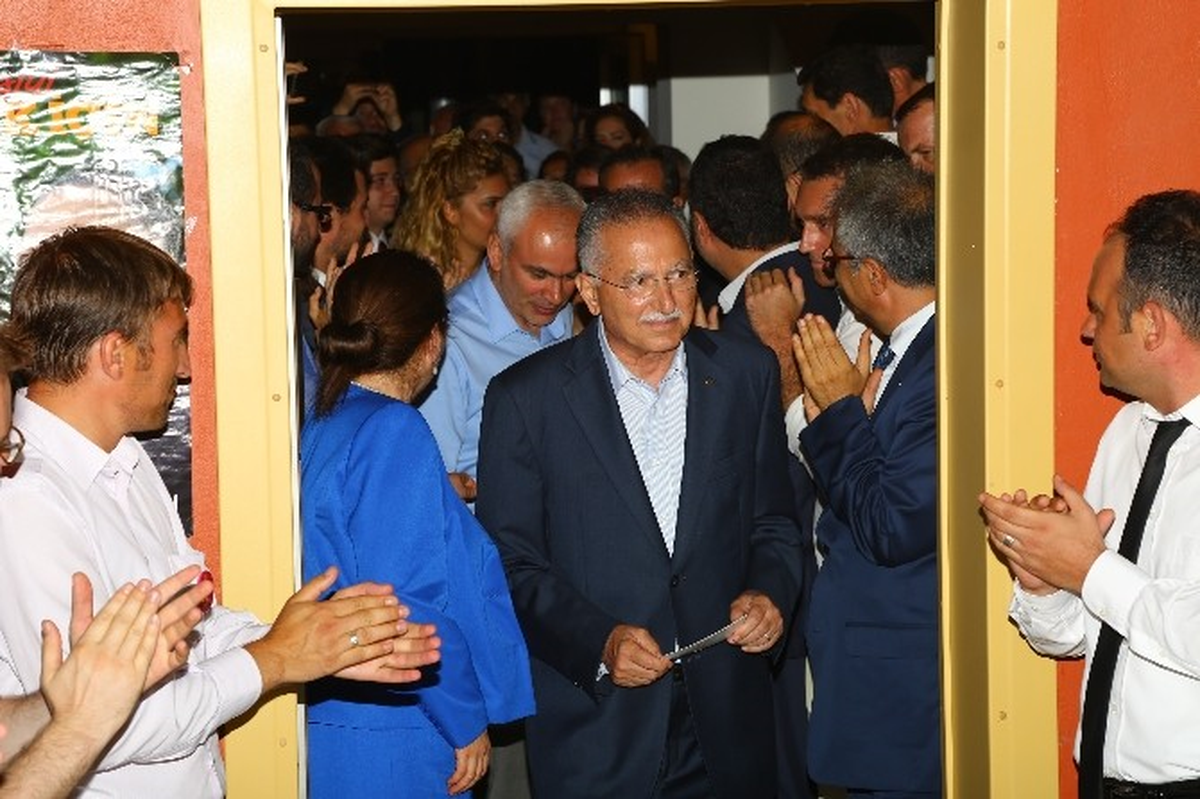 İhsanoğlu: "Sayın Başbakanı Tebrik Eder Başarılar Dilerim"