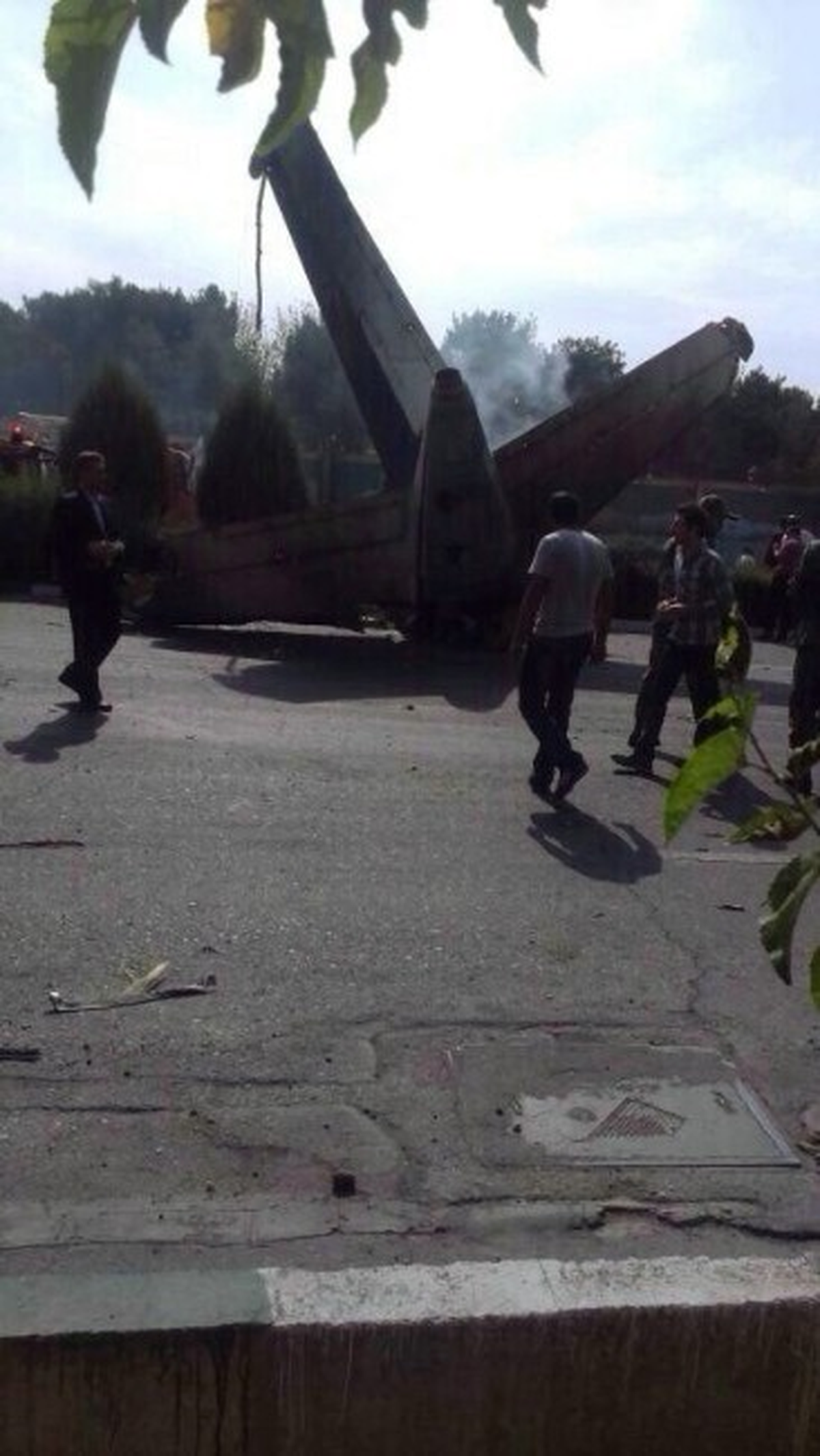 İran\'da Yolcu Uçağı Düştü: En Az 40 Ölü