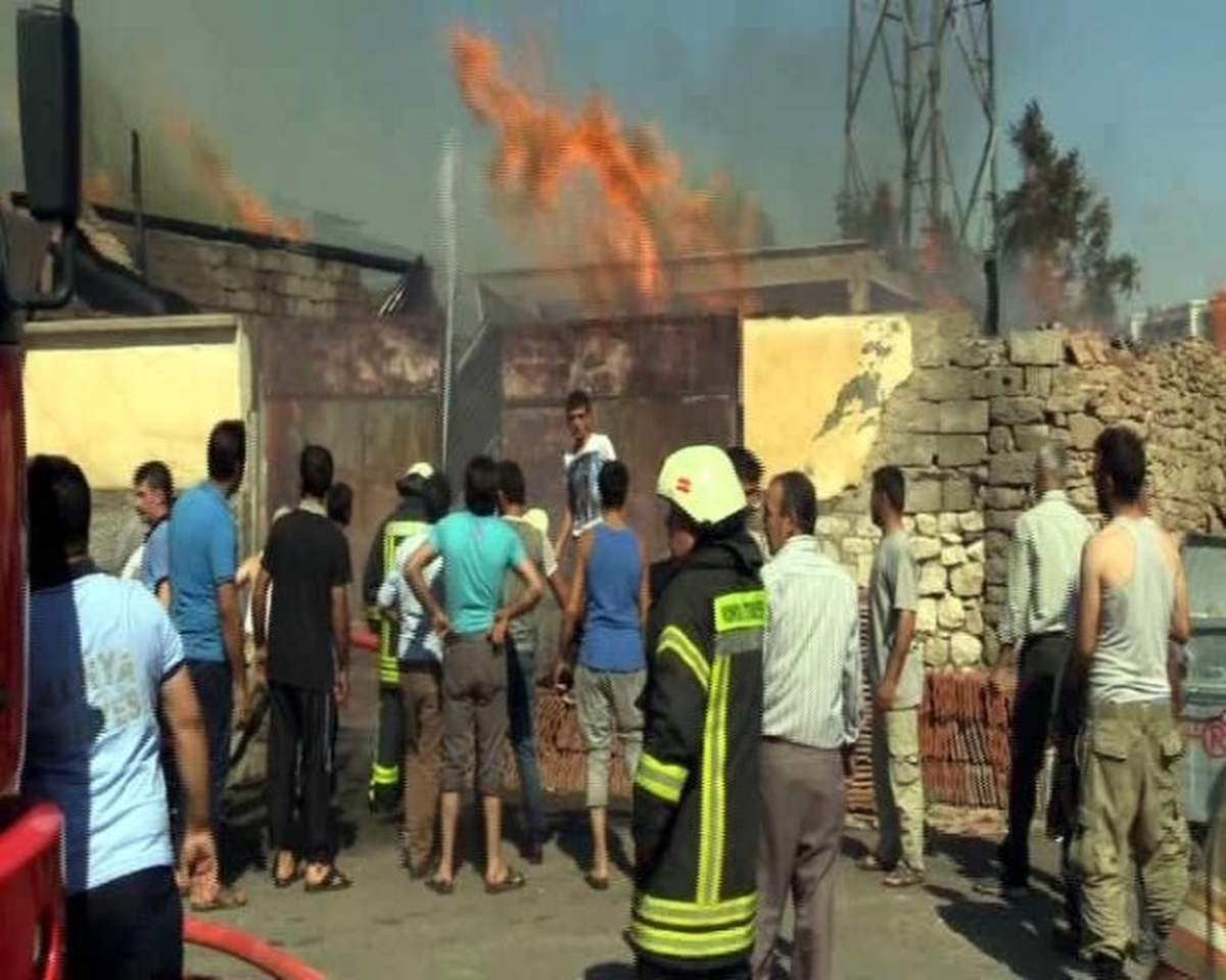 İşçiler Yangını Söndürmek İçin Seferber Oldu