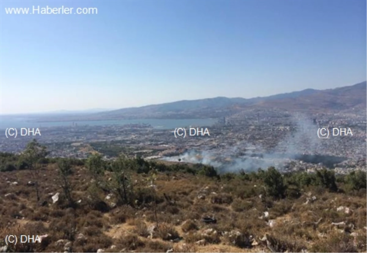 İzmir\'de Otluk Alanda Yangın