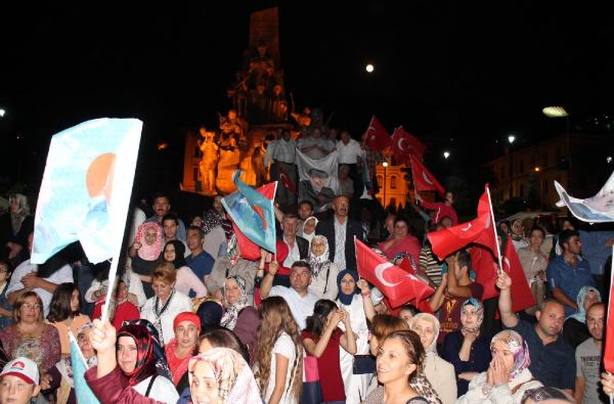 Erdoğan\'a Davullu Zurnalı Kutlama