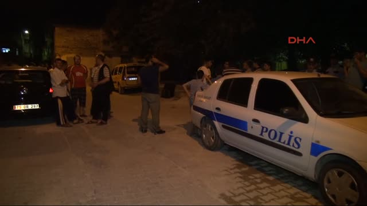 Kilis\'te Suriye Plakalı Araçlar Tahrip Edildi