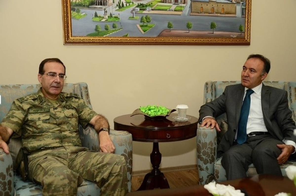 Orgeneral Başoğlu\'ndan Vali Altıparmak\'a Veda Ziyareti
