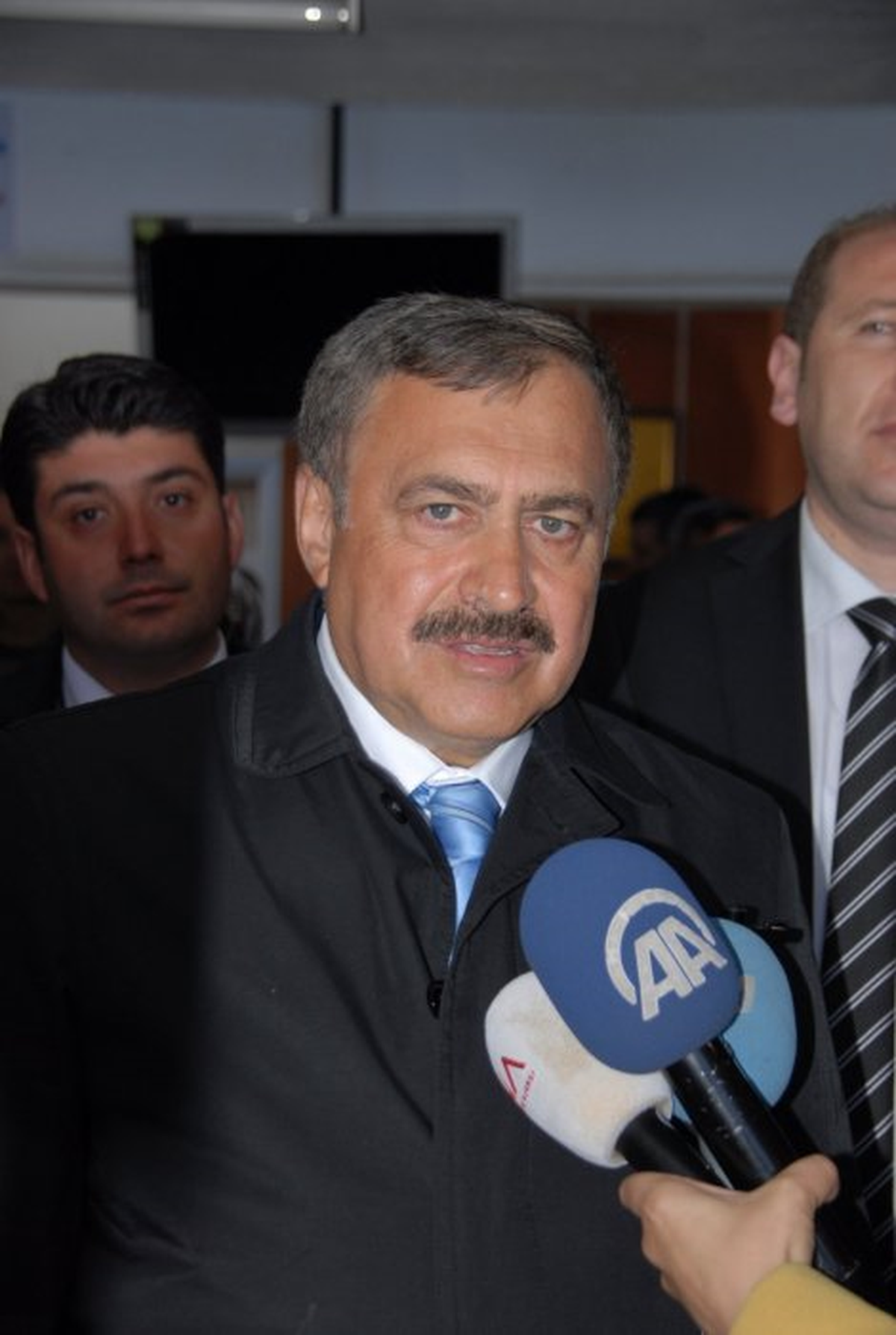 Orman ve Su İşleri Bakanı Veysel Eroğlu, Oyunu Afyonkarahisar\'da Kullandı