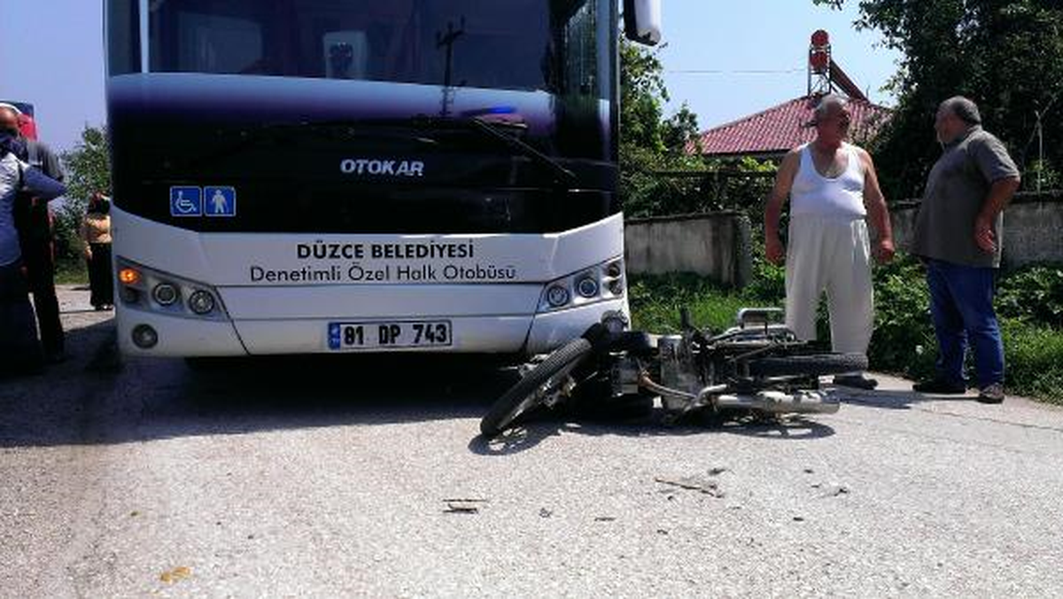 Otobüsün Altında Kalan Motosikletten Kurtuldu