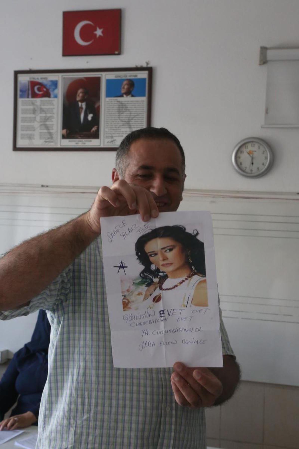 Seçim Sandığında Yıldız Tilbe Sevgisi