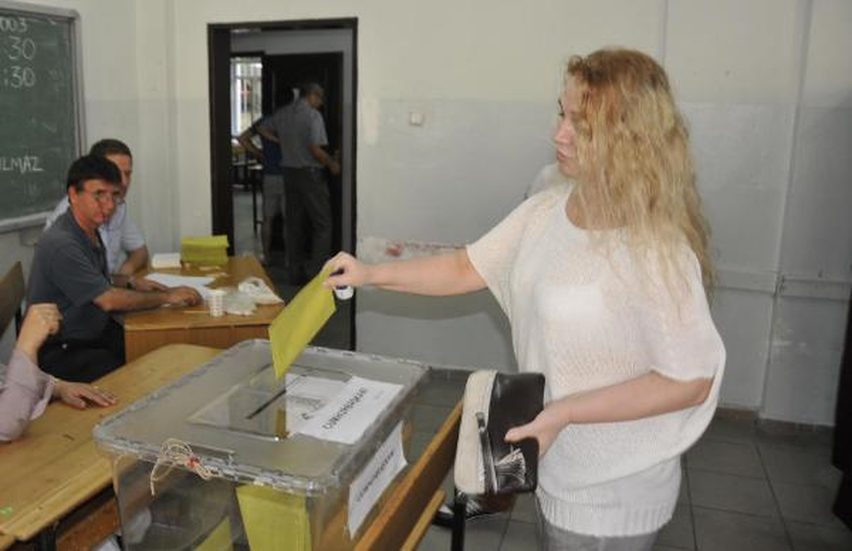 Seçmen Sandığa Koştu