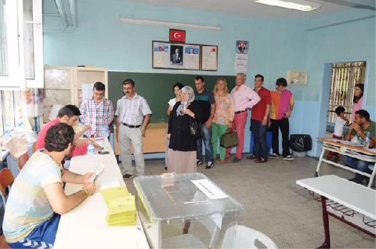 Şişli Belediye Başkanı Hayri İnönü Beykoz\'da Oy Kullandı