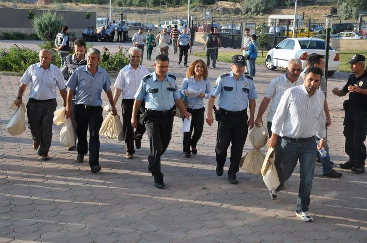 Sivas\'ta Oy Pusulaları Adliye Sarayına Getirildi