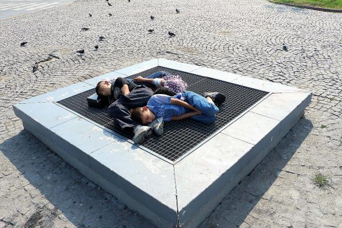 Taksim Meydanı\'nda Uyuya Kaldılar