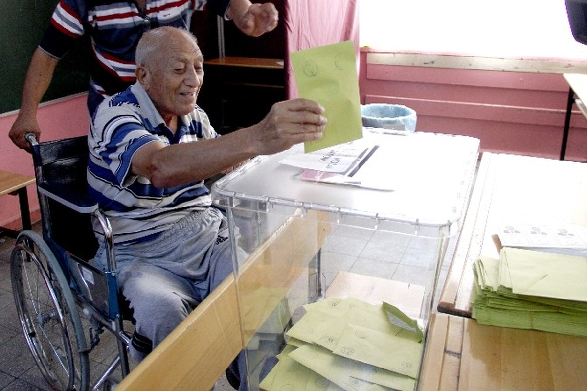 Tekerlekli Sandalye ile Oy Kullandı