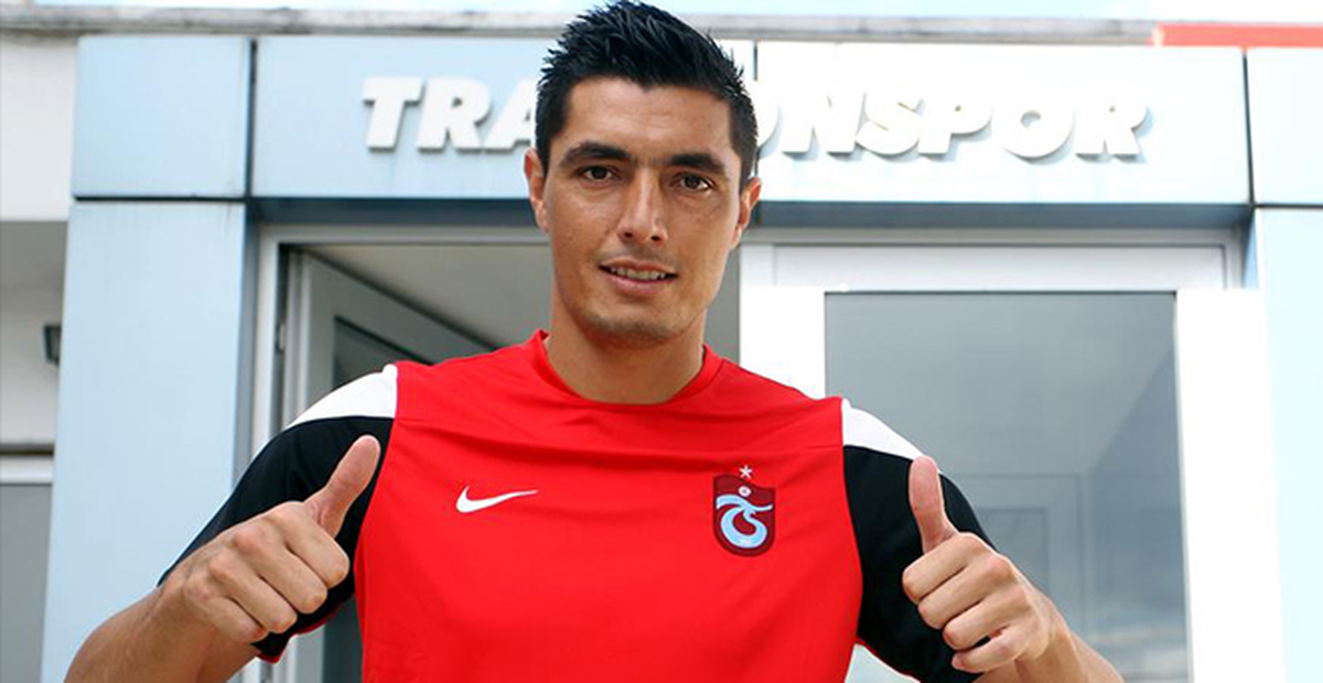 Trabzonspor\'un Yeni Transferi Oscar Cardozo\'nun Formaları Tükendi