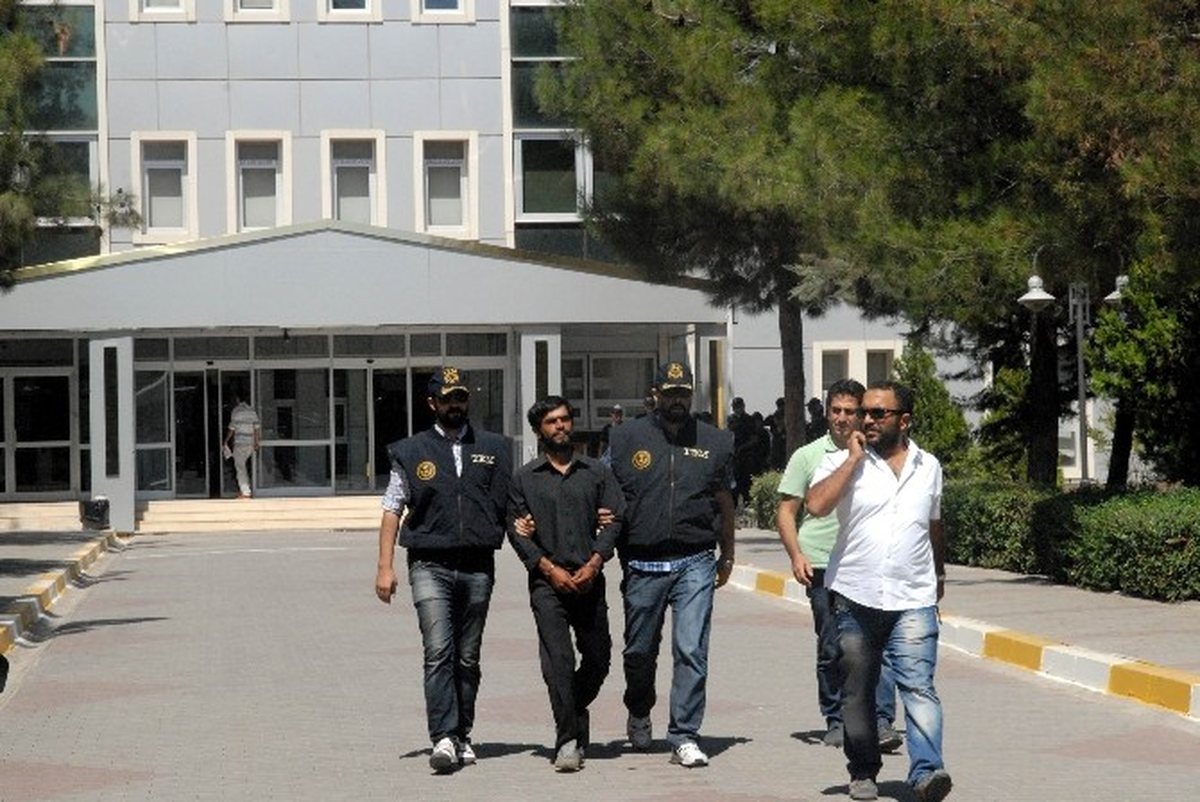 Türk Bayrağını İndirdiği İddia Edilen Zanlı Tutuklandı