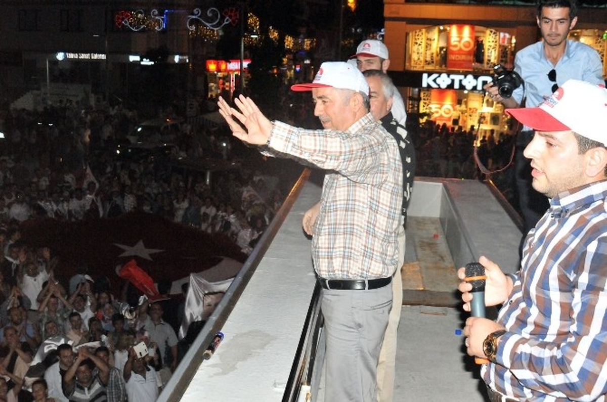 Yalova Sokaklara Döküldü