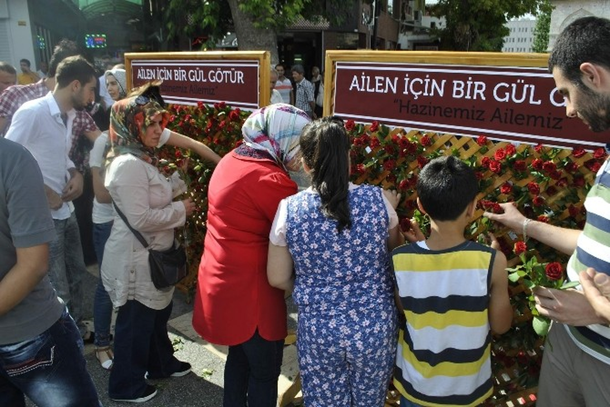 Ailen İçin Bir Gül Götür" Kampanyası