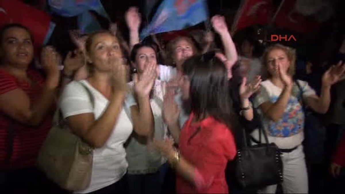 AK Parti Antalya\'da Seçim Kutlaması
