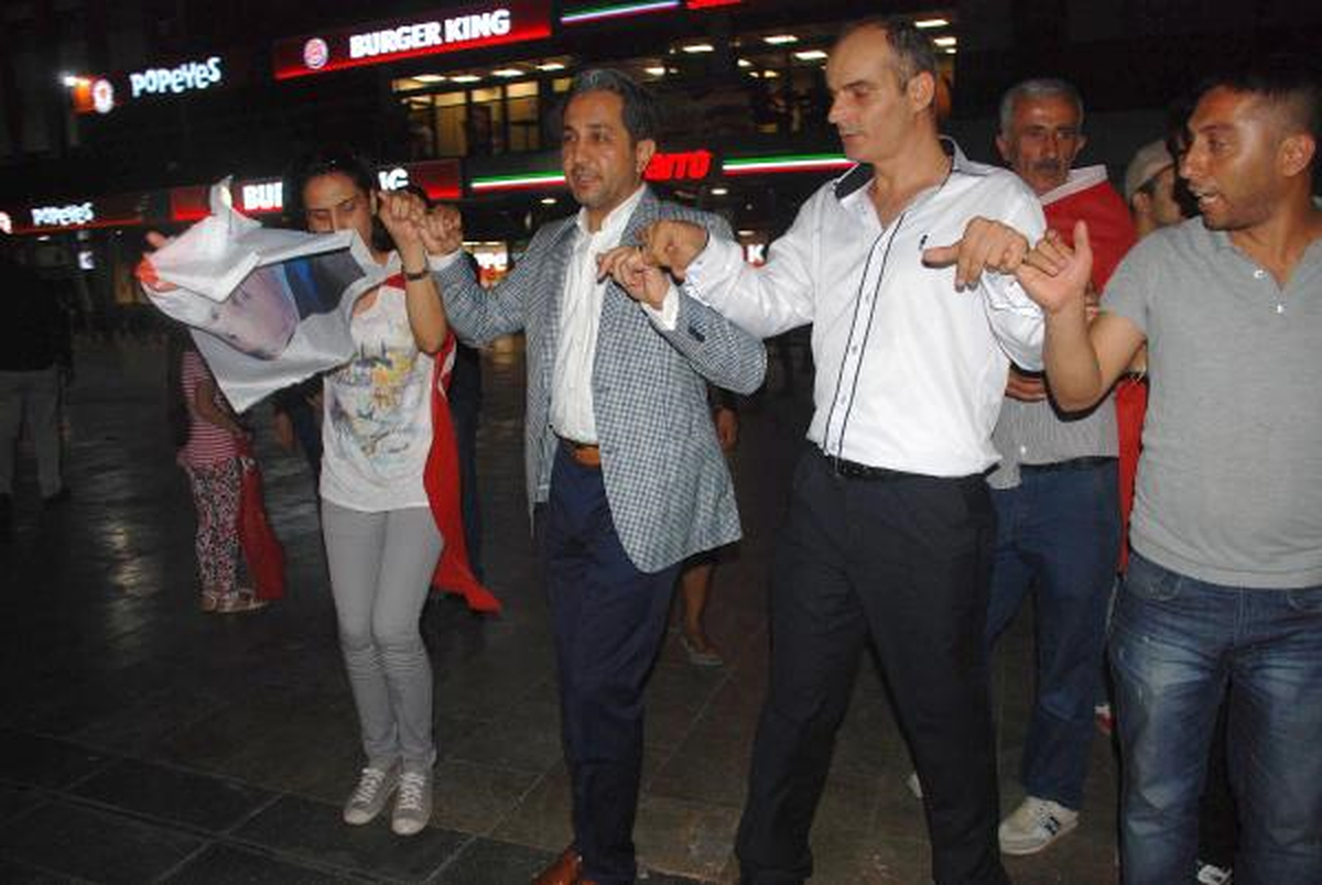 AK Partililer\'den Ön Kutlama