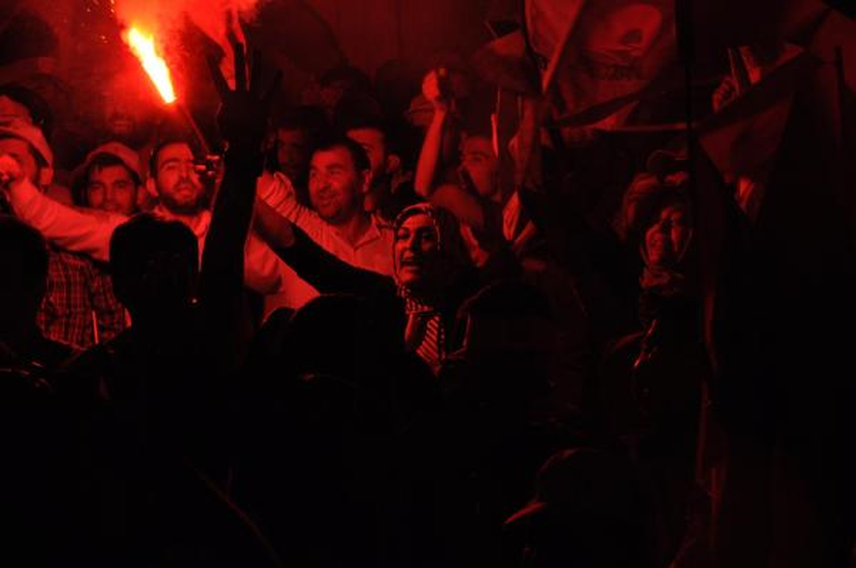 Ak Partililerden Pastalı Kutlama