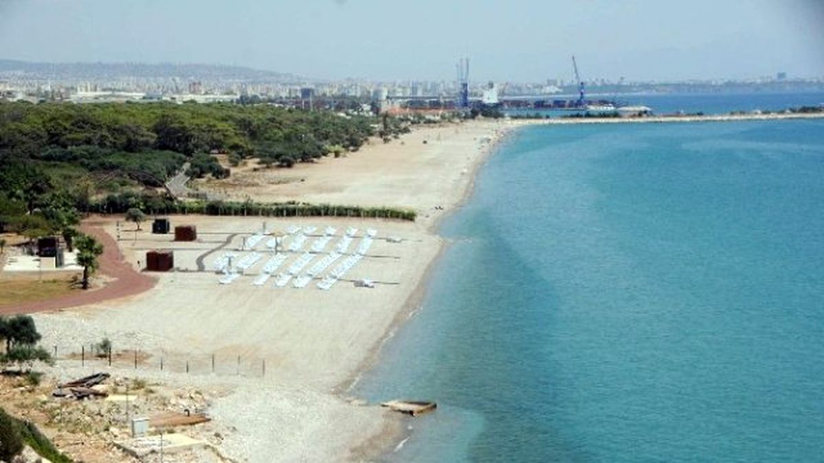 Antalya\'da Kadınlar Plajına Ağaçlı Koruma