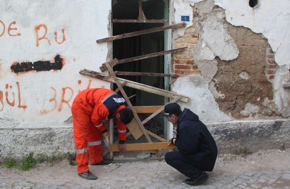 Bursa\'da Uyuşturucu Bağımlılarının Mekanı Haline Gelen Metruk Binalar Yıkılıyor