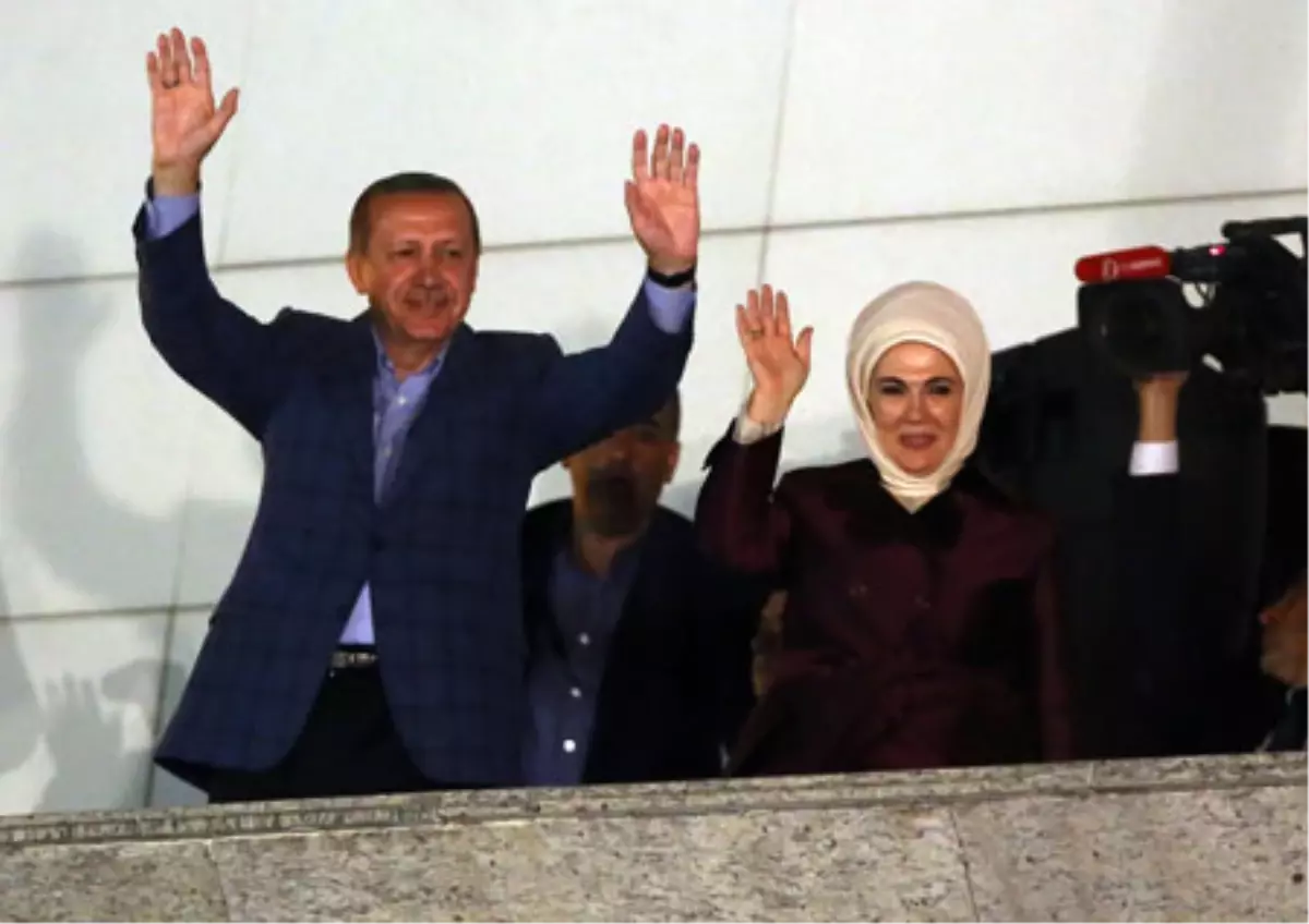 Başbakan Erdoğan\'ın Balkon Konuşması (2)