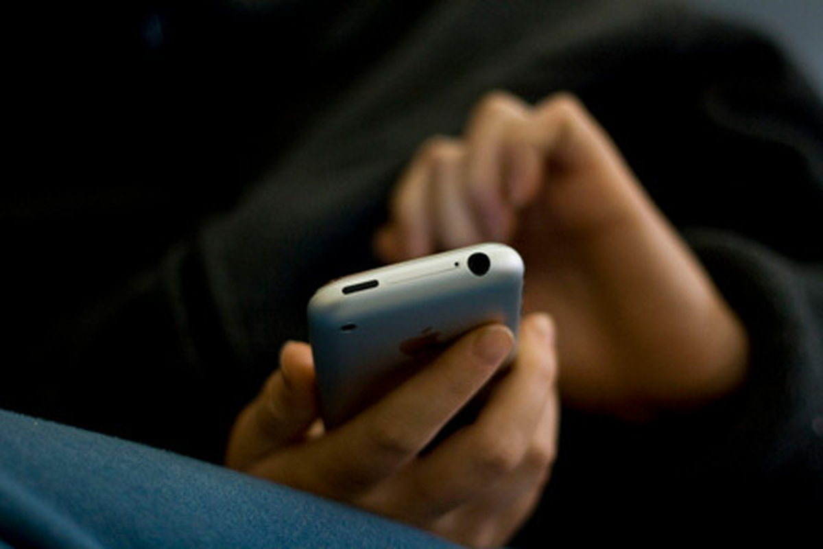 Cep Telefonuna Gelen Mesajla, Ailesini Bombalanmaktan Kurtardı