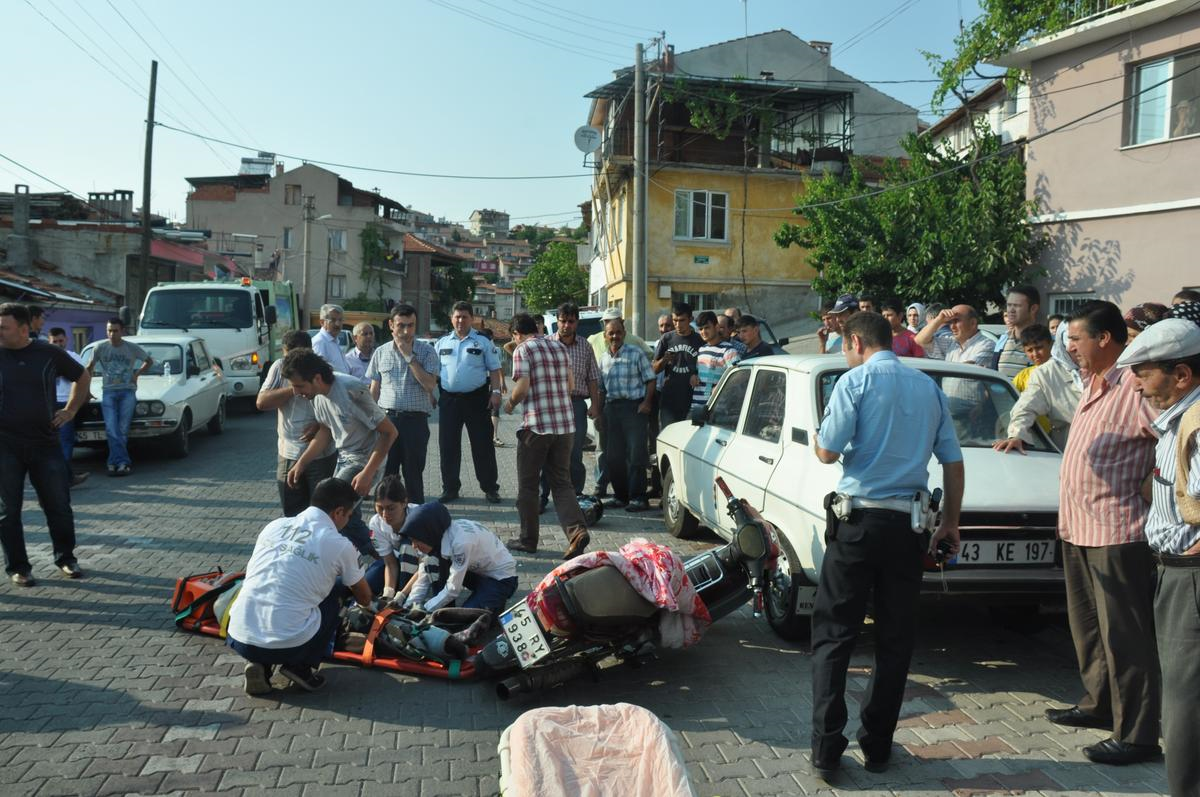 Demirci\'de Trafik Kazası: 2 Yaralı