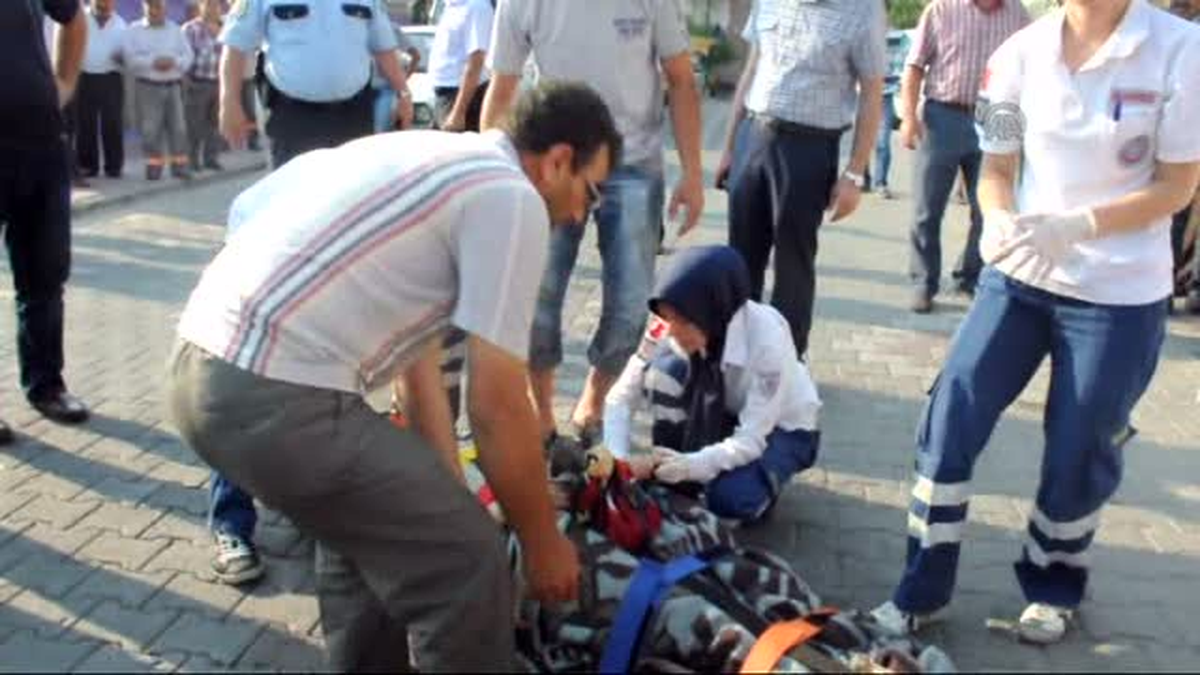Demirci\'de trafik kazası: 2 yaralı -