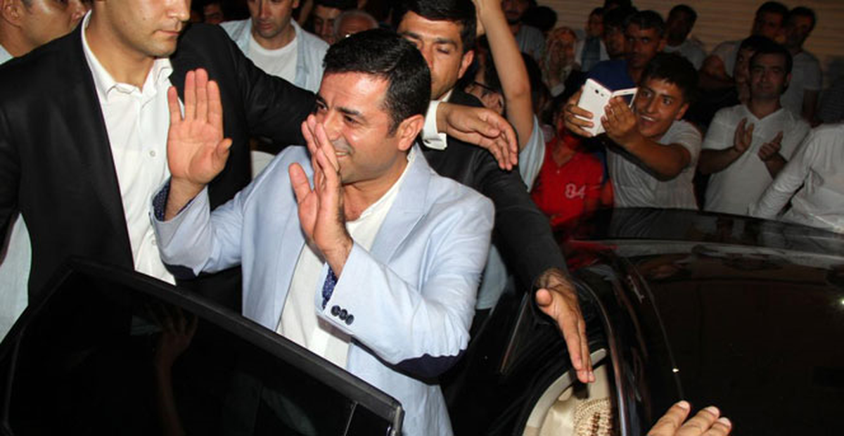 Demirtaş\'tan Rakiplerine Tebrik Telefonu