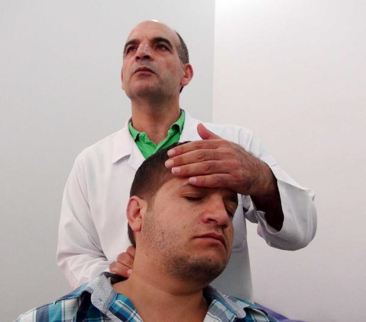 Doktor, Hastalarını Bioenerjiyle İlileştirdiğini İddia Etti