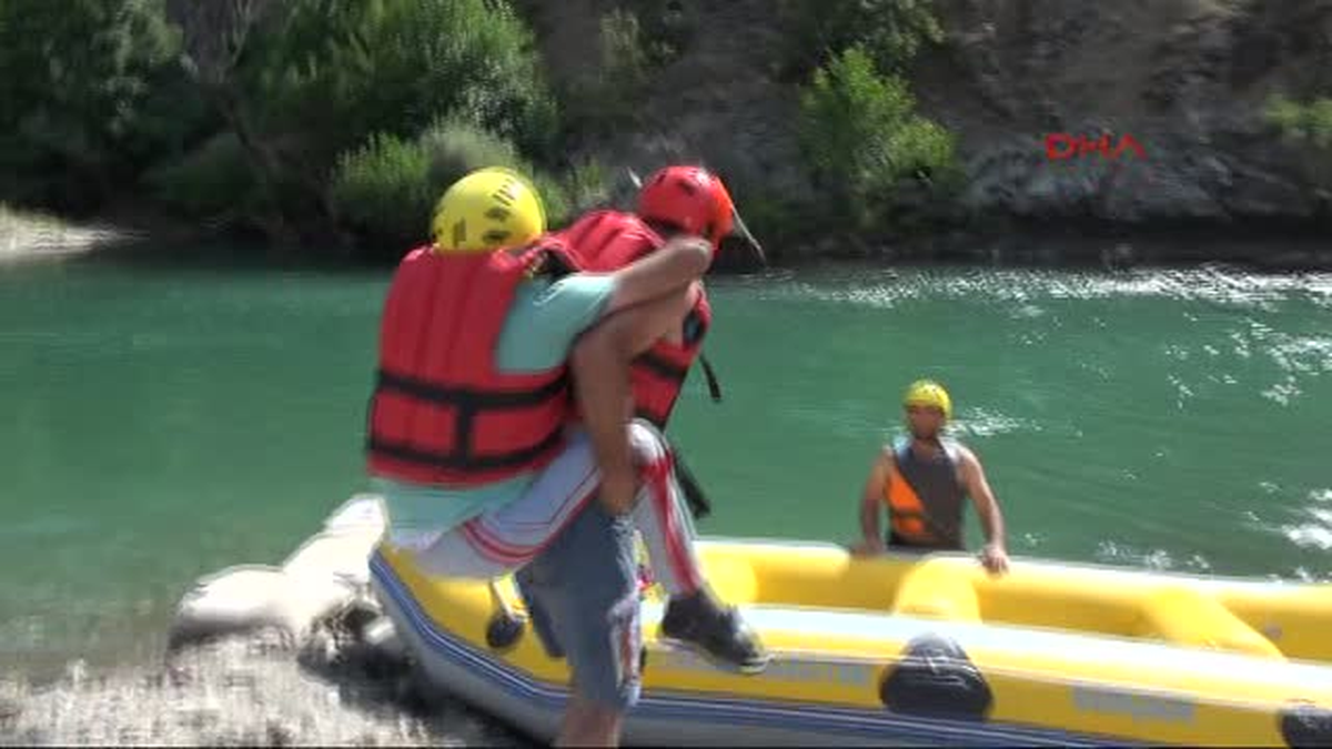 Engelliler Munzur\'da Rafting Yaptı