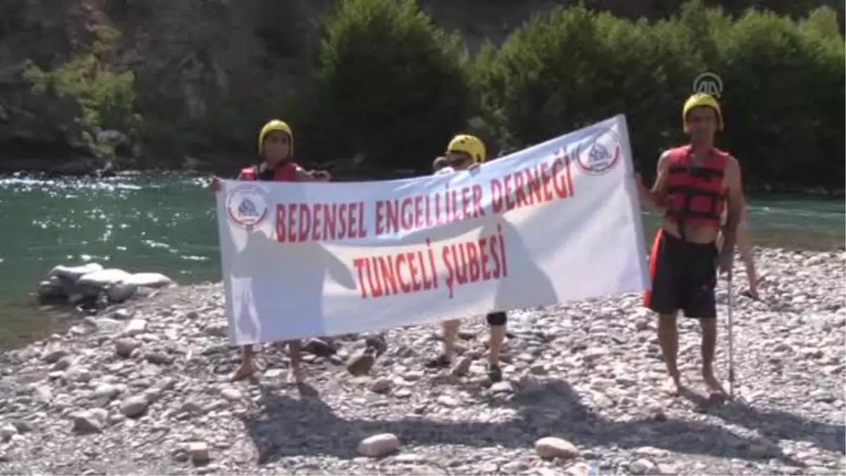 Engelliler Munzur\'da Rafting Yaptı