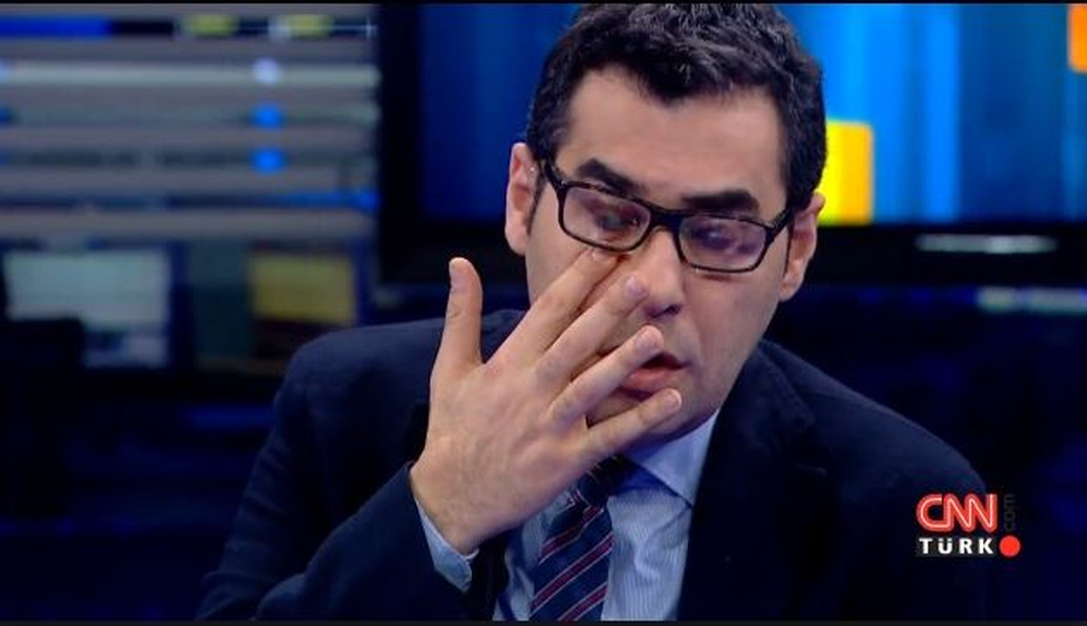 Enver Aysever\'e Tarihi Kapak!