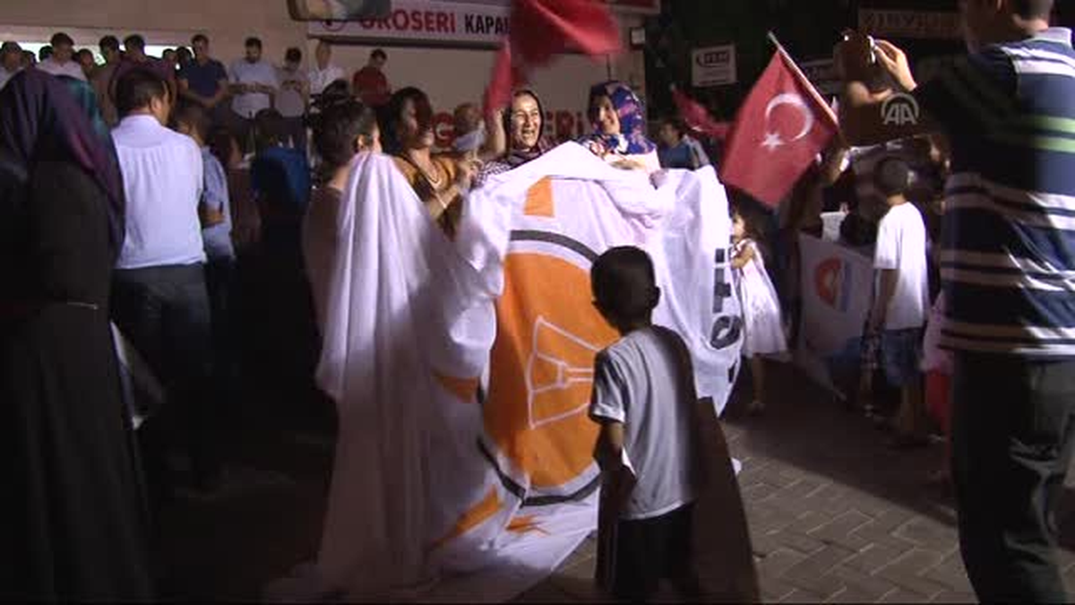 Erdoğan\'ın Cumhurbaşkanı Seçilmesi Coşkuyla Kutlandı