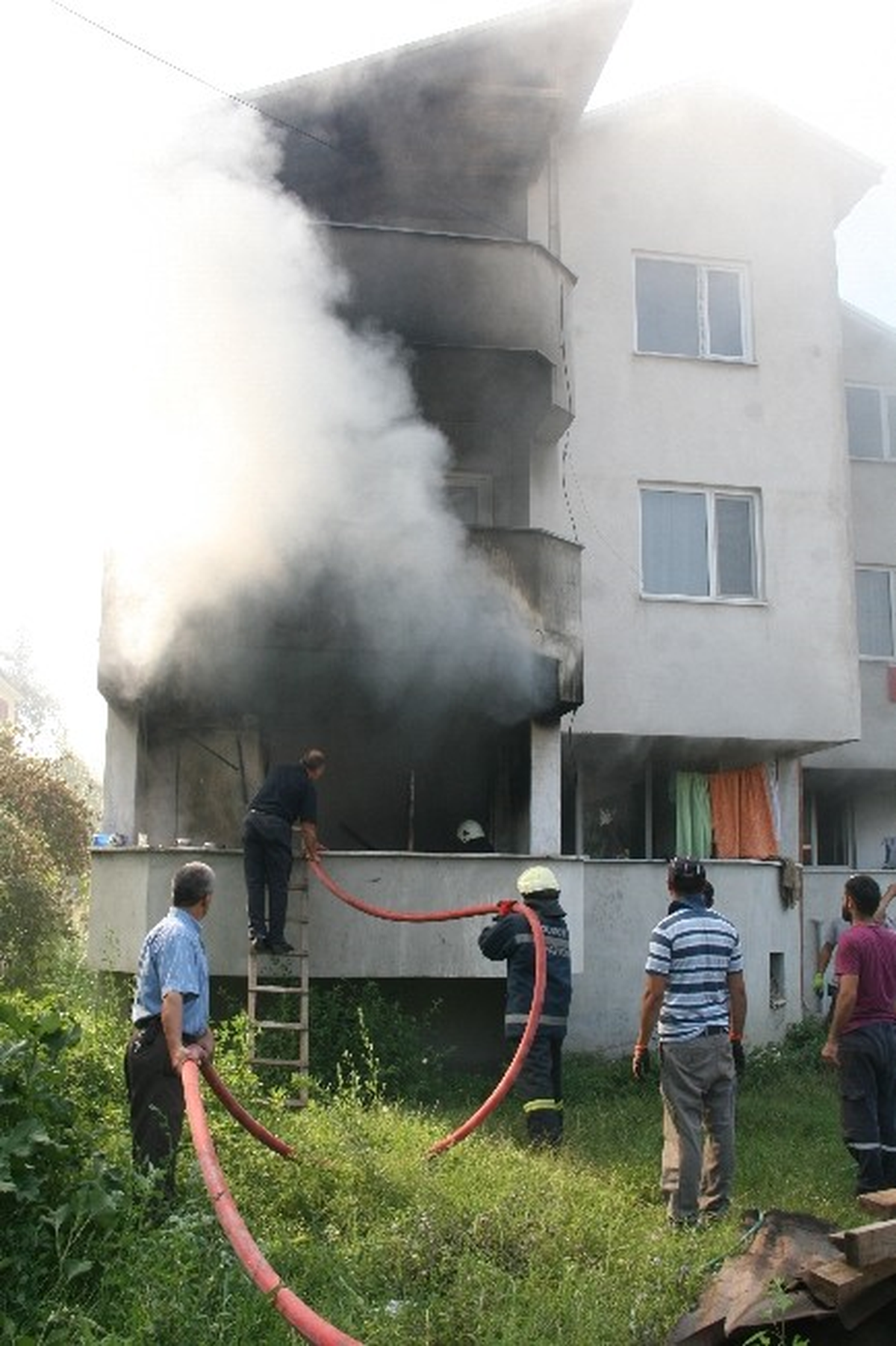Evde Yangın: 1 Ölü, 1 Yaralı