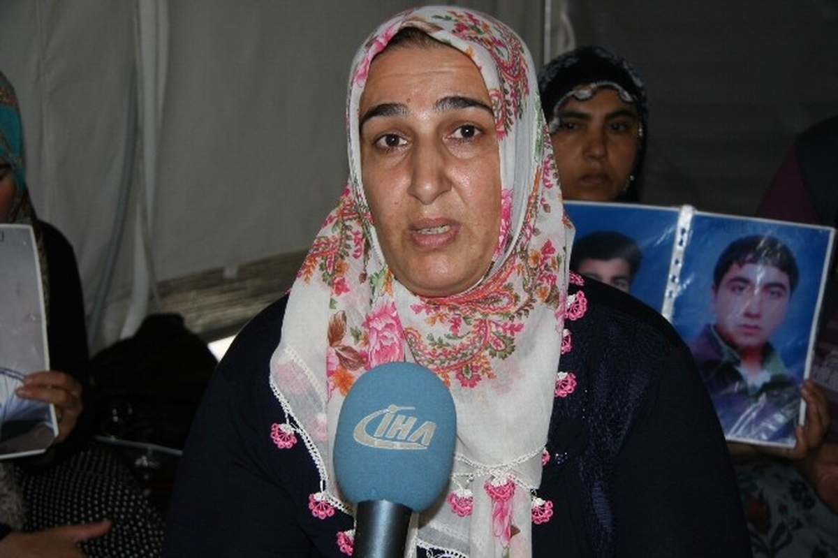 Diyarbakırda Eylem Yapan Anne Dağdaki Çocuğunu Televizyonda Gördü