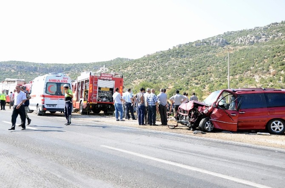 Gaziantep\'te Trafik Kazası: 1 Ölü, 4 Yaralı