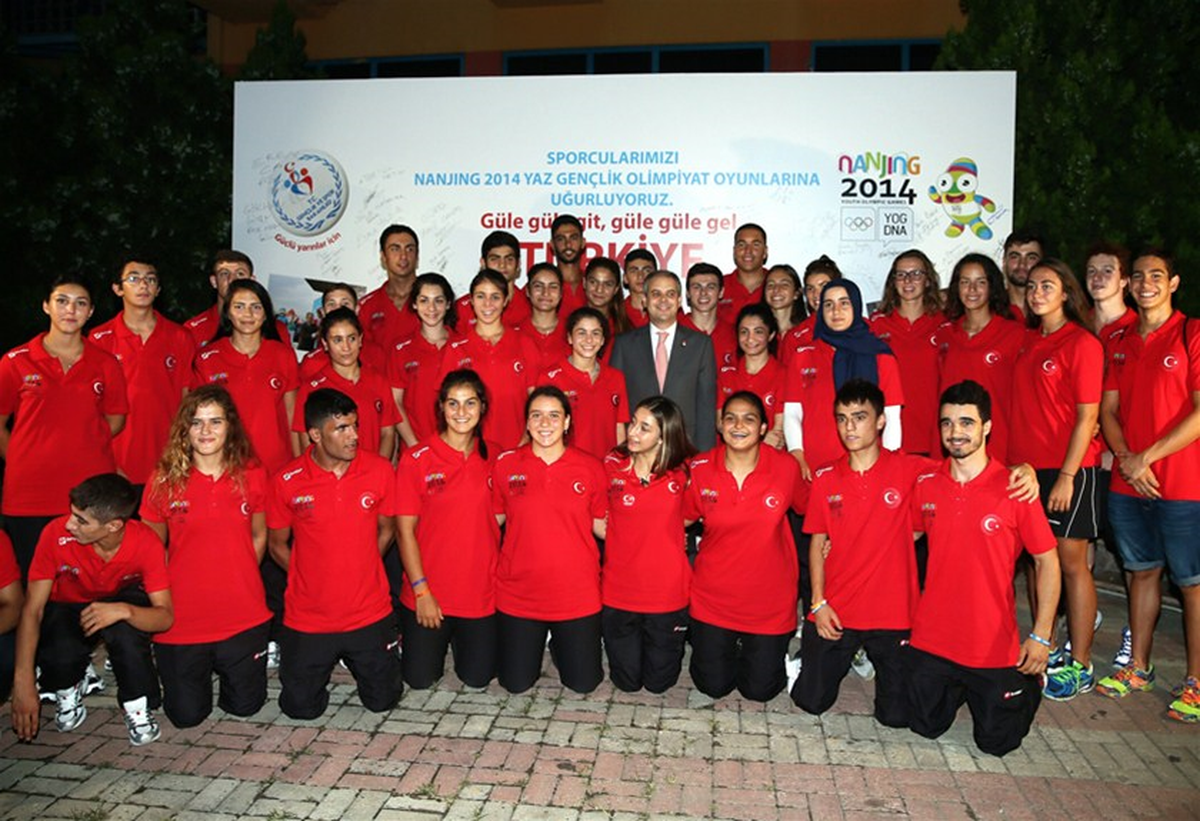 Gençlik ve Spor Bakanı Kılıç, Milli Takım Kafilesini Ziyaret Etti