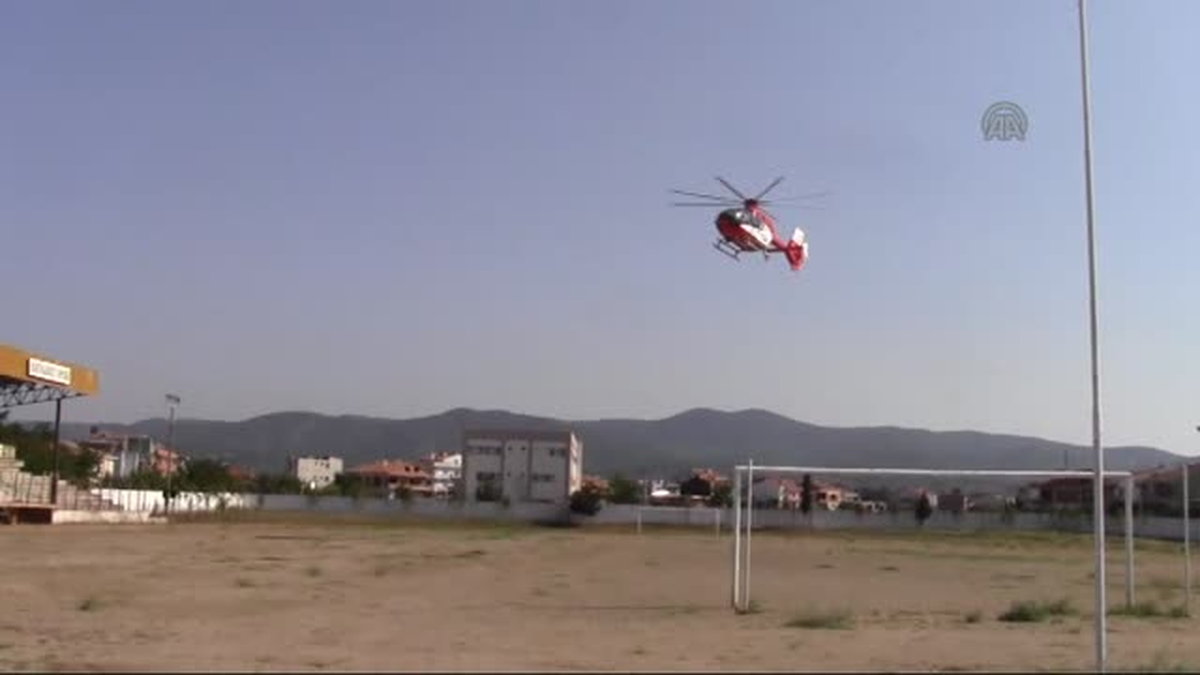 Kamyonun çarptığı çocuk helikopter ambulansla hastaneye götürüldü -