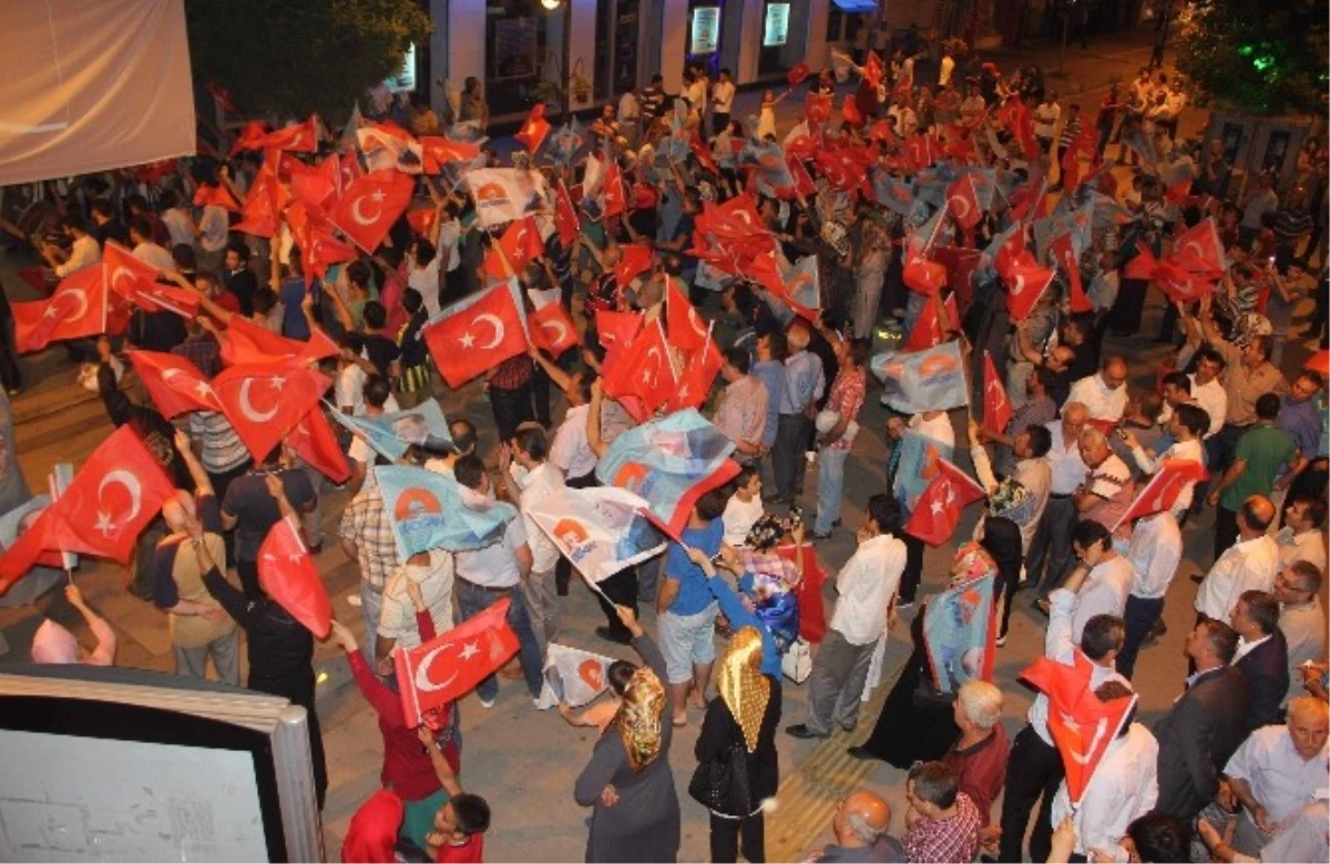 Karabüklüler, Erdoğan\'ın Zaferini Kutladı