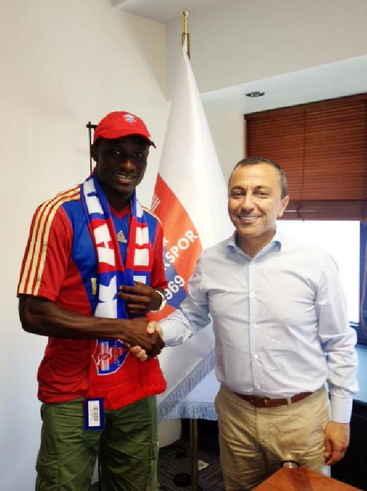 Karabükspor Akpala\'yı Yeniden Kadrosuna Kattı