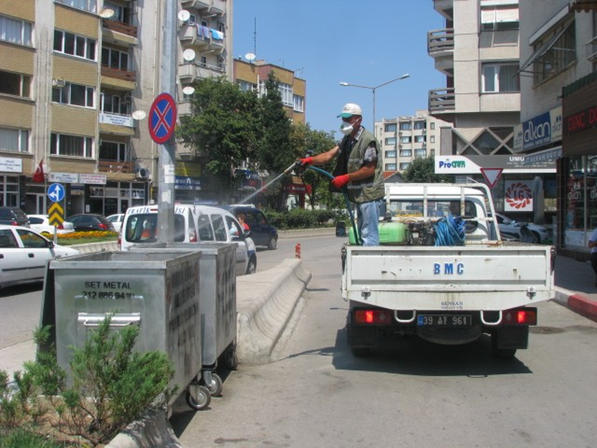 Kırklareli\'de Konteynırlar Dezenfekte Ediliyor