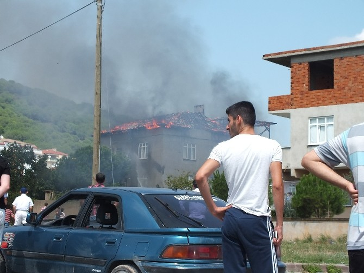Körfez\'de Ev Yangını Korkuttu