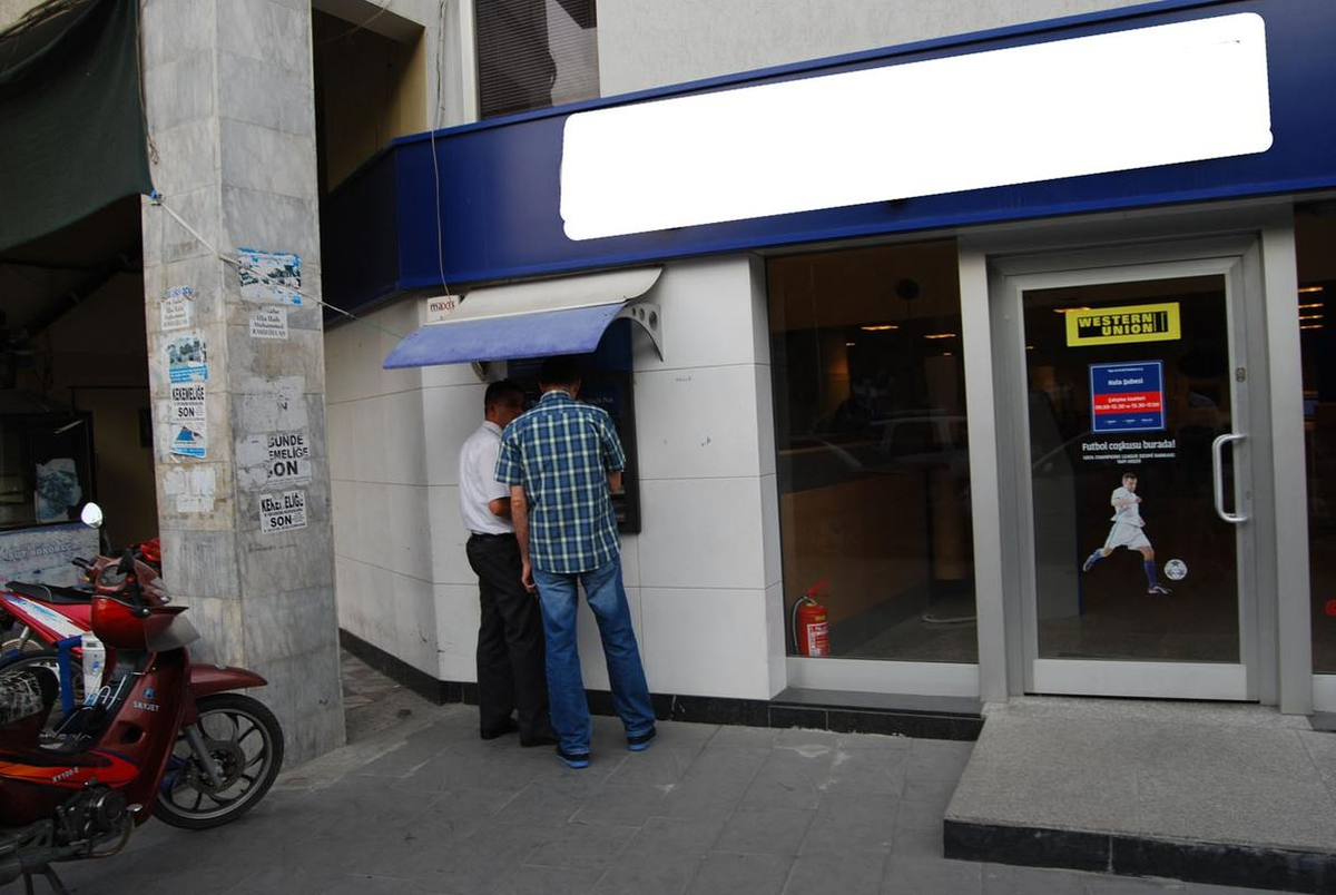 ATM\'ye Düzenek Kurmuşlar