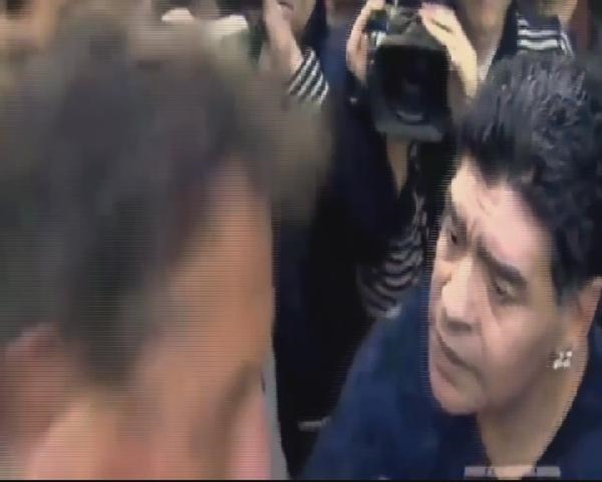 Maradona, Gazeteciyi Tokatladı