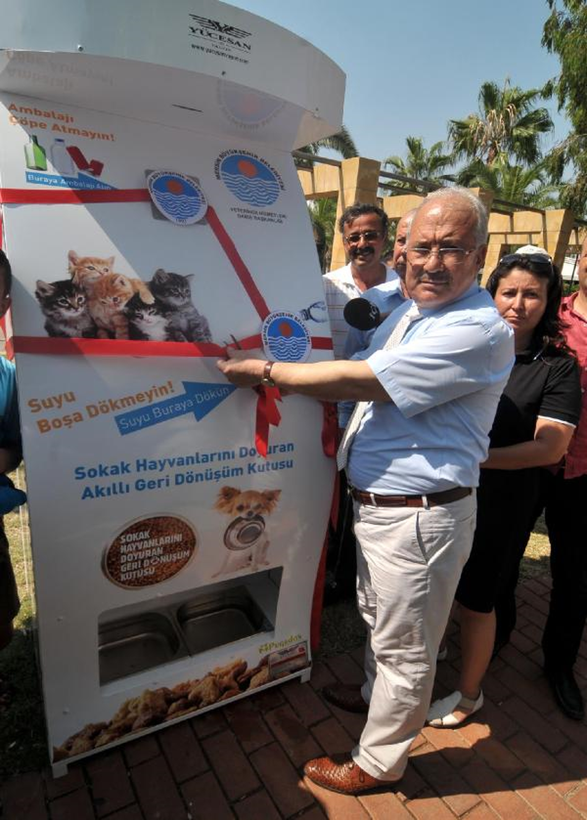 Mersin\'de Sokak Hayvanları Akıllı Kutularla Doyacak