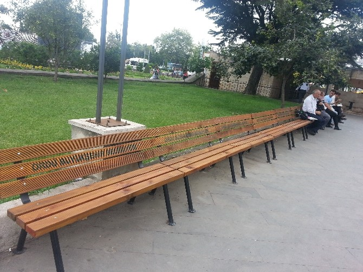 Ordu\'da Cami Avlularındaki Banklar Değiştirildi