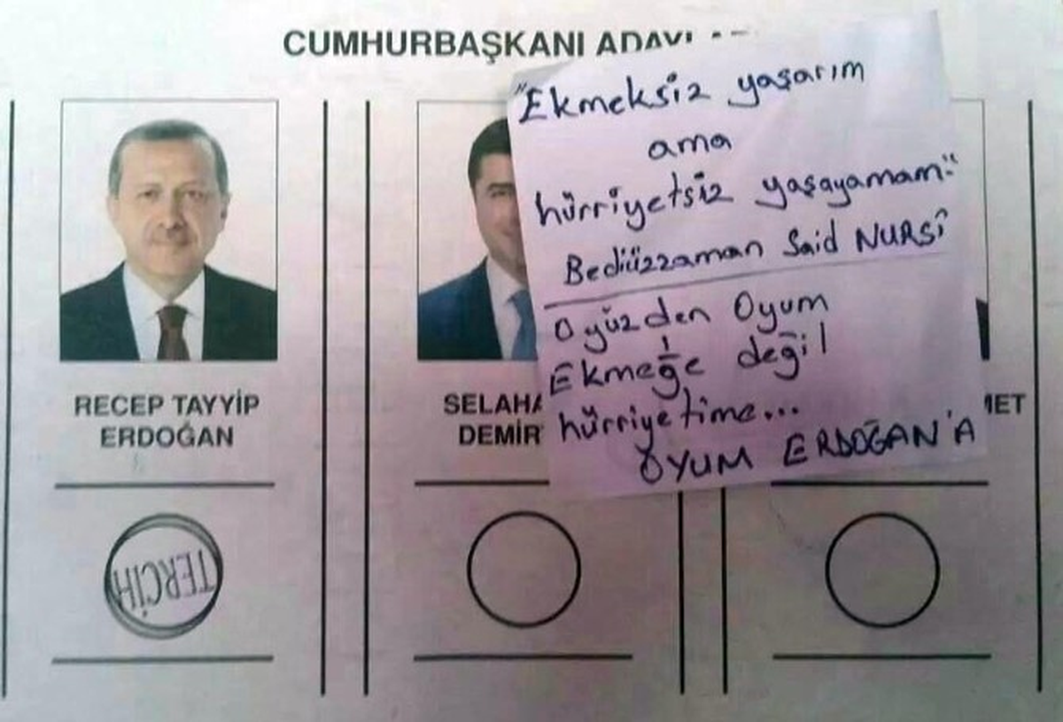 Oy Zarfında, \'Oyum Ekmeğe Değil Hürriyetime\' Notu