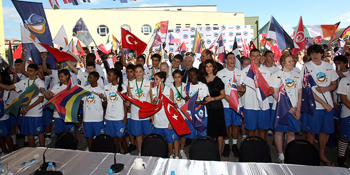 Pass İt On" Basketbol Kampı İstanbul\'da Başladı