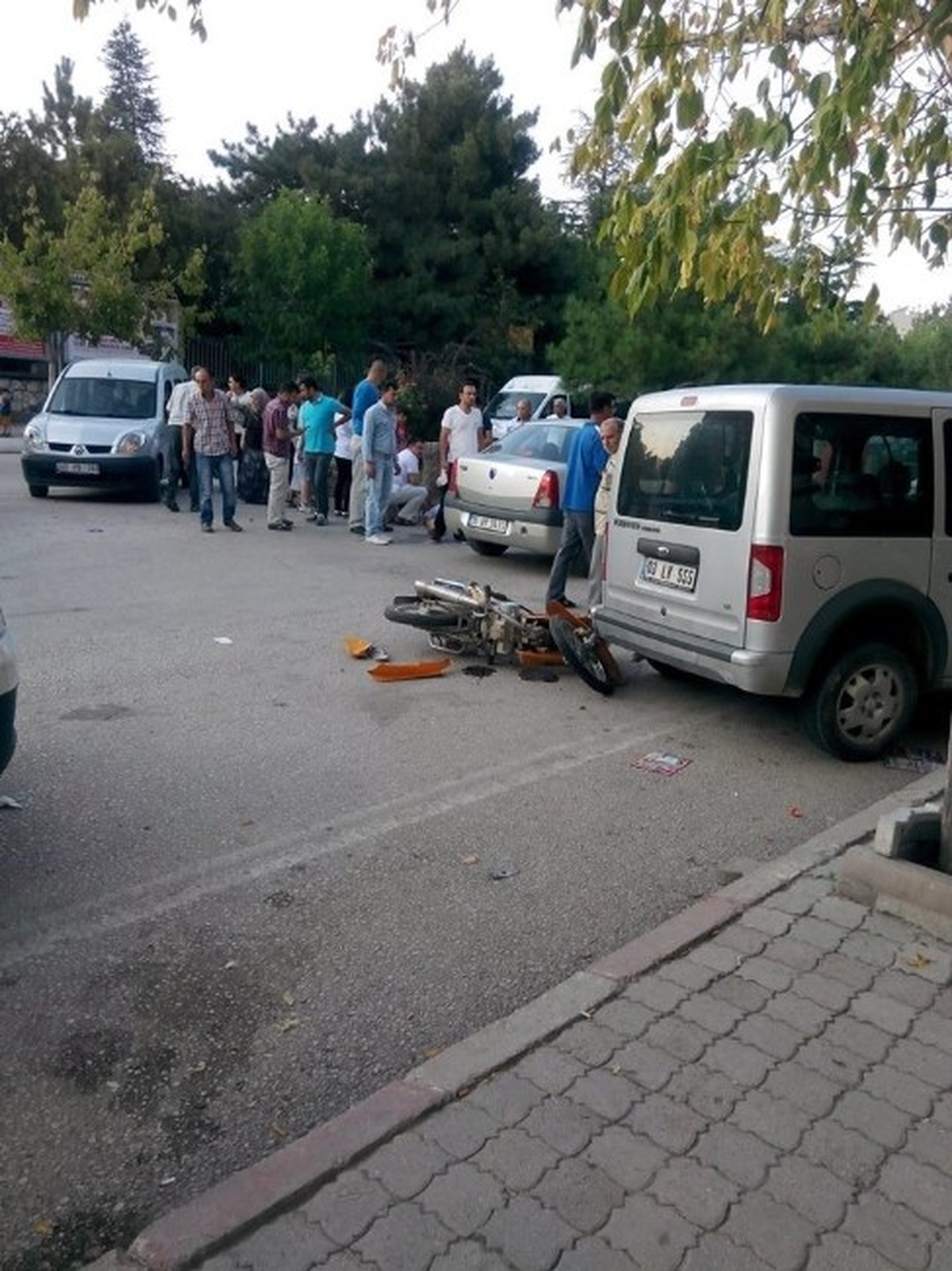 Sandıklı\'da Otomobil ile Motosiklet Çarpıştı: 1 Yaralı